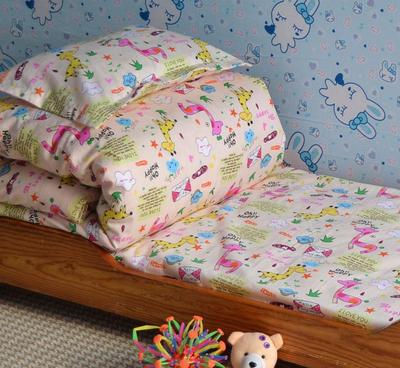 定制幼儿园床上用品，从三件套到六件套，精选棉花被褥，诚招代理，一件代发，提供高清细节图